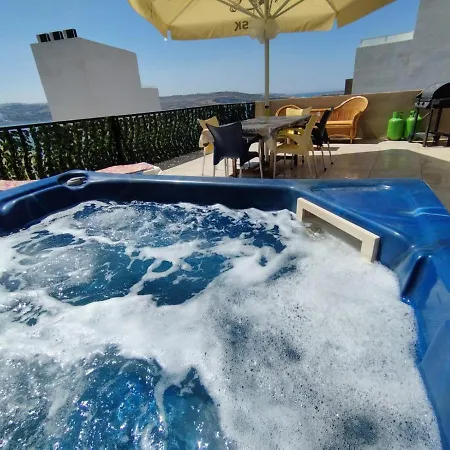 Stelle Marine Court